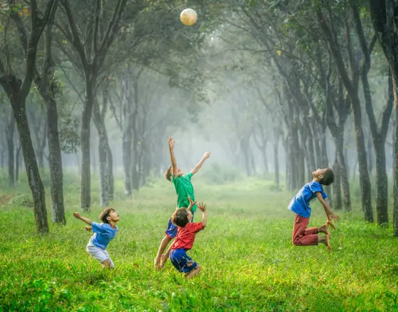 Adding just 40 minutes of outdoor play to the school day reduced the number of children who became short‑sighted over three years by about 25%.